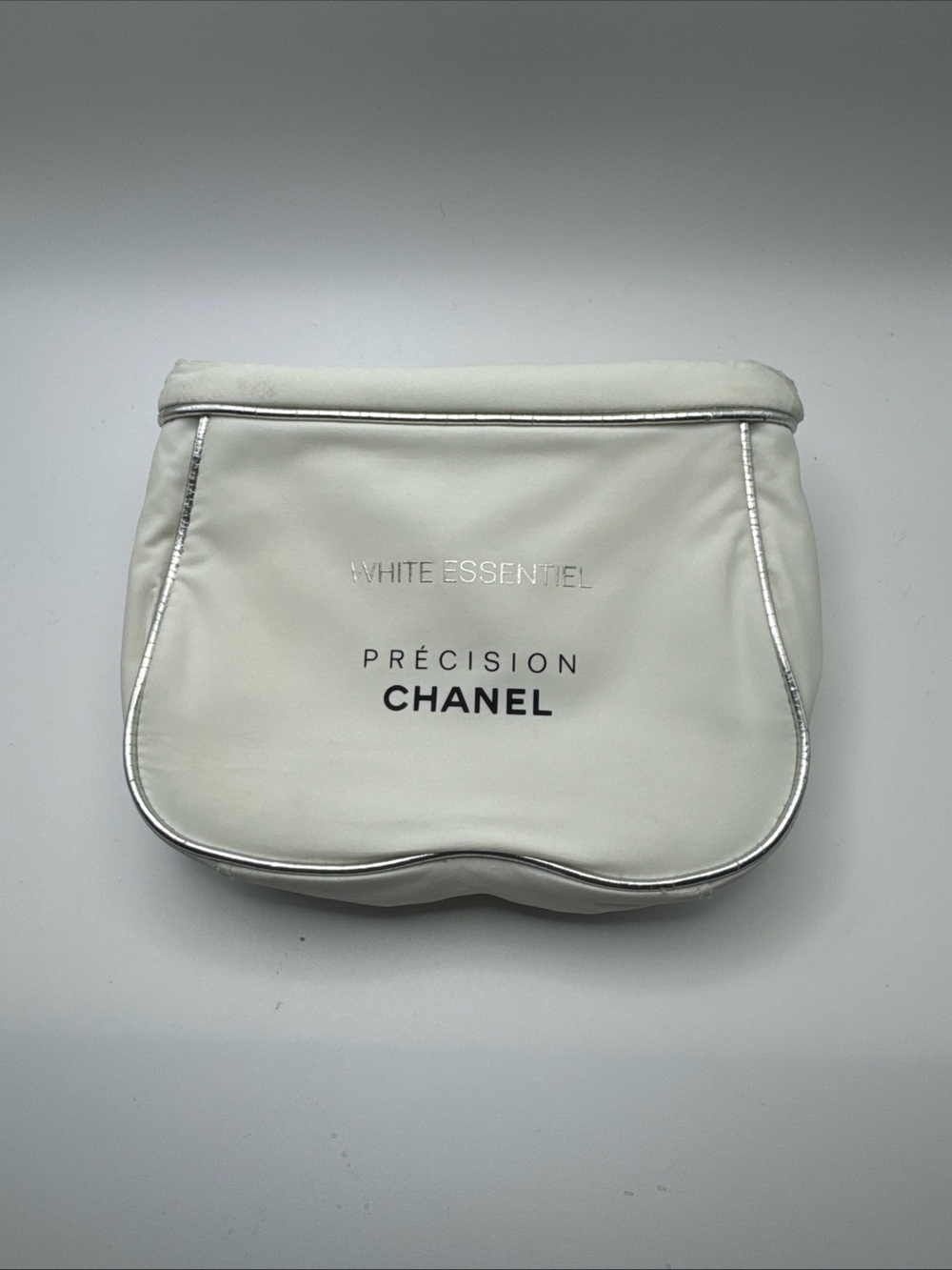 CHANEL White Essentiel Précision Cosmetic Pouch - White with Silver Trim - Picture 2 of 11